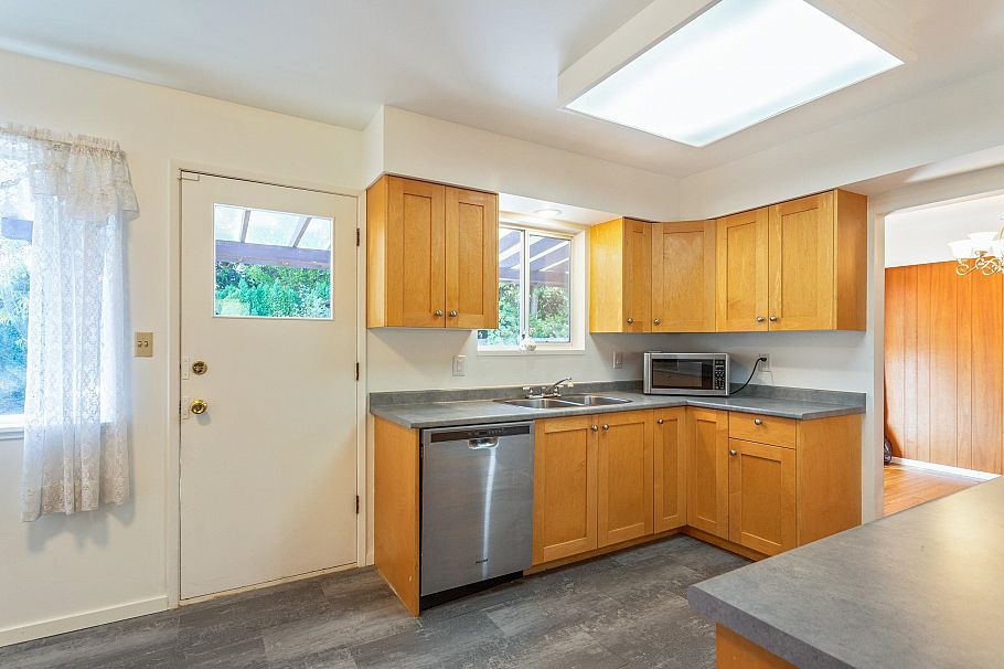 2370 Mountain Highway North Vancouver, BC - 8