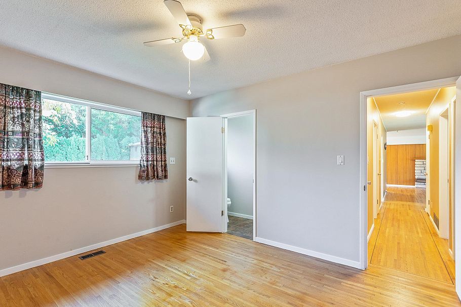 2370 Mountain Highway North Vancouver, BC - 15