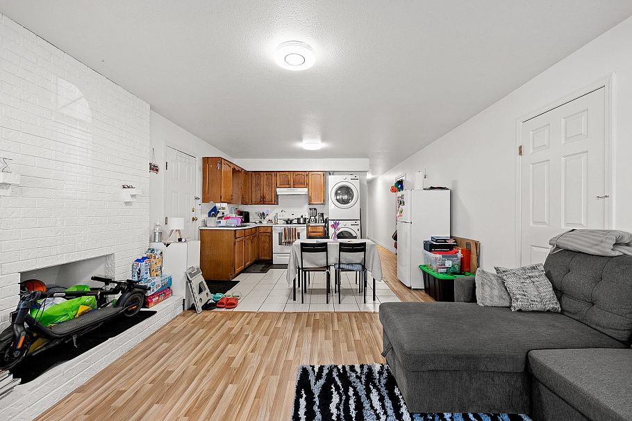 1070 E 40th Avenue Vancouver, BC - 28
