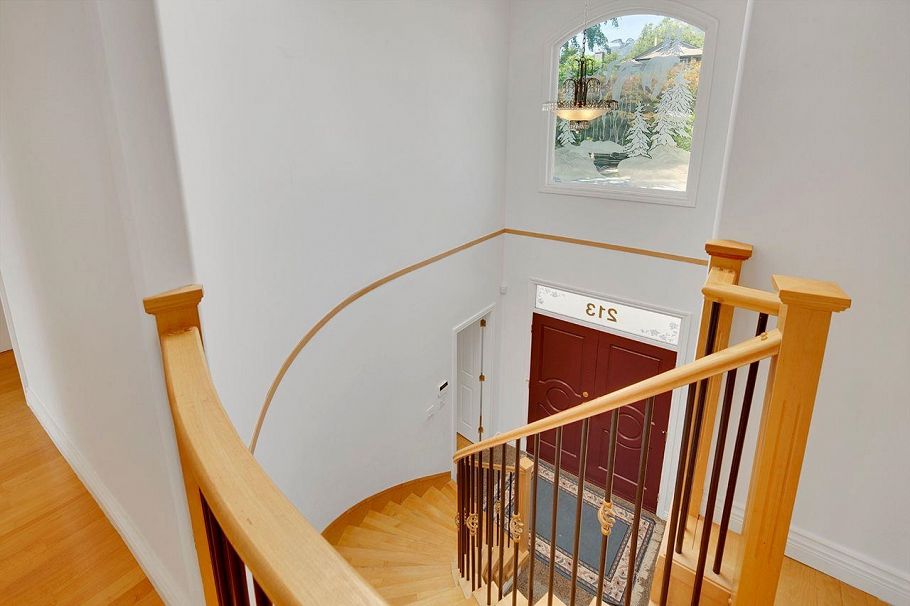 213 W 28th Street North Vancouver, BC - 13