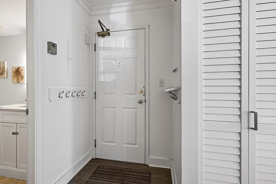 101 1702 Chesterfield Avenue North Vancouver, BC - 27