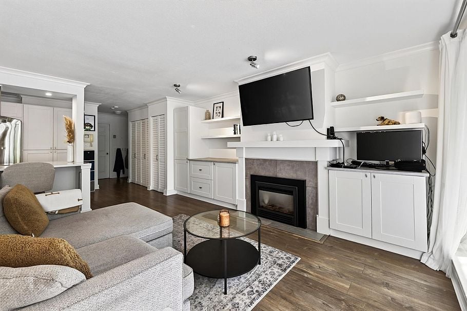 101 1702 Chesterfield Avenue North Vancouver, BC - 2