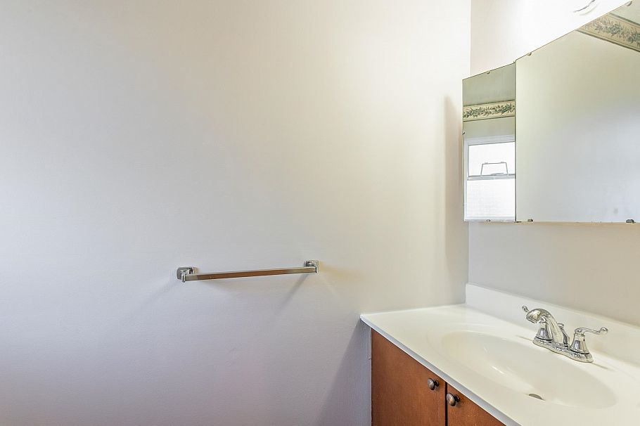 2370 Mountain Highway North Vancouver, BC - 17