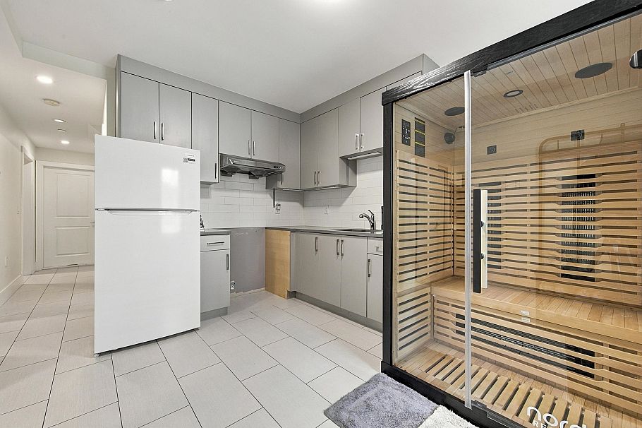 1267 E 53rd Avenue Vancouver, BC - 16