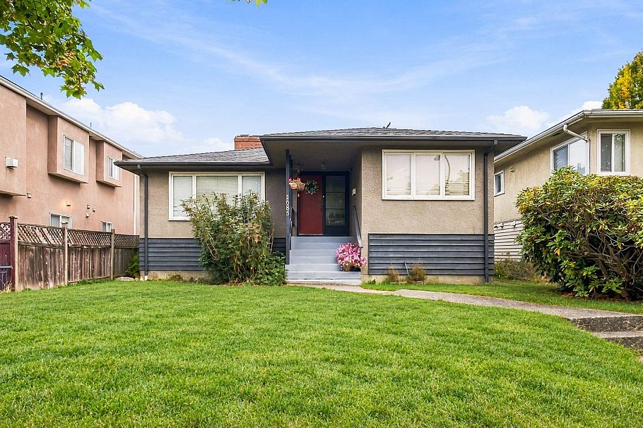 1685 E 55th Avenue Vancouver, BC - 1