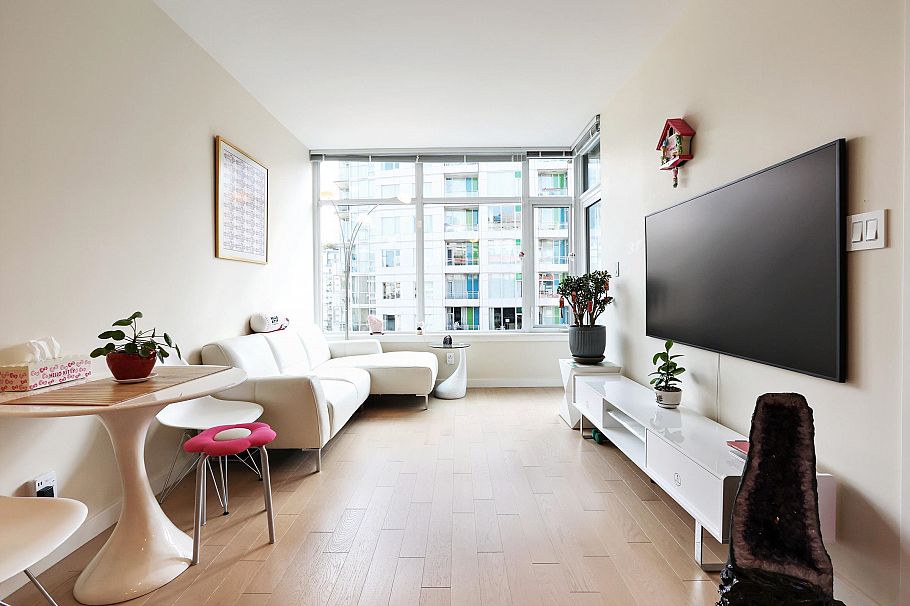 1011 38 W 1st Avenue Vancouver, BC - 3