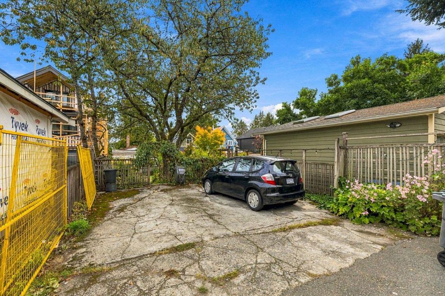 4153 John Street Vancouver, BC - 30