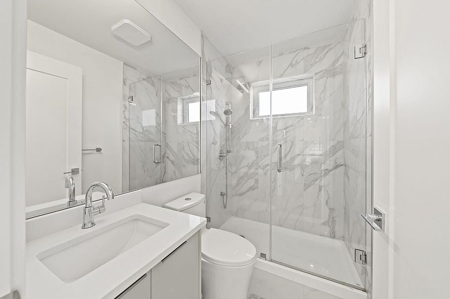 742 E 58th Avenue Vancouver, BC - 34