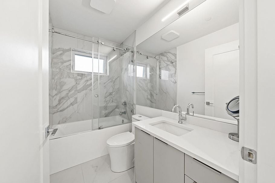 742 E 58th Avenue Vancouver, BC - 28