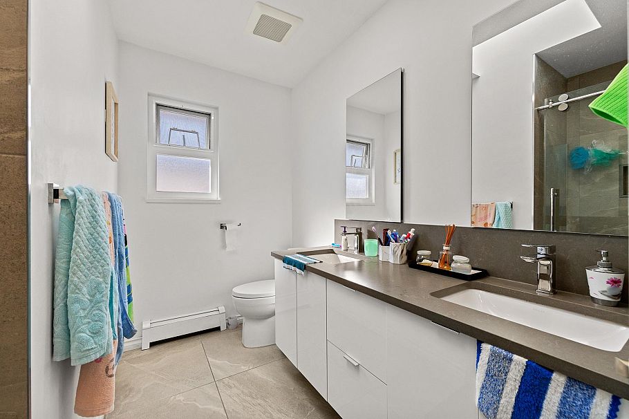 1070 E 40th Avenue Vancouver, BC - 25
