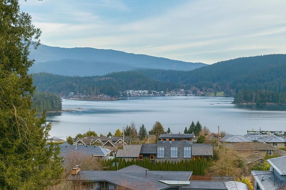 873 Baycrest Drive North Vancouver, BC - 19