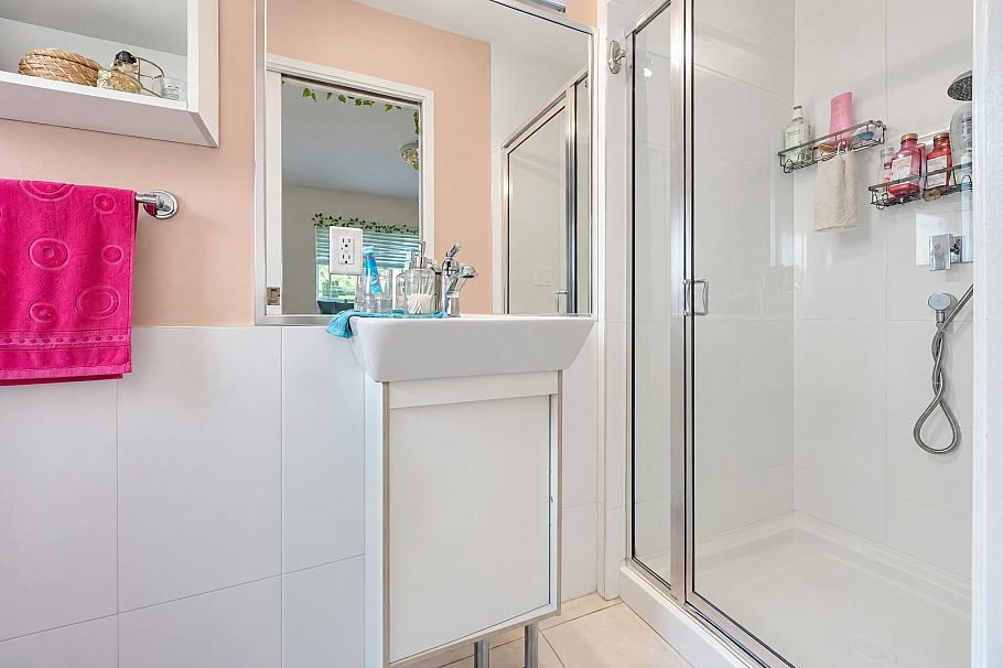 580 W 29th Street North Vancouver, BC - 20