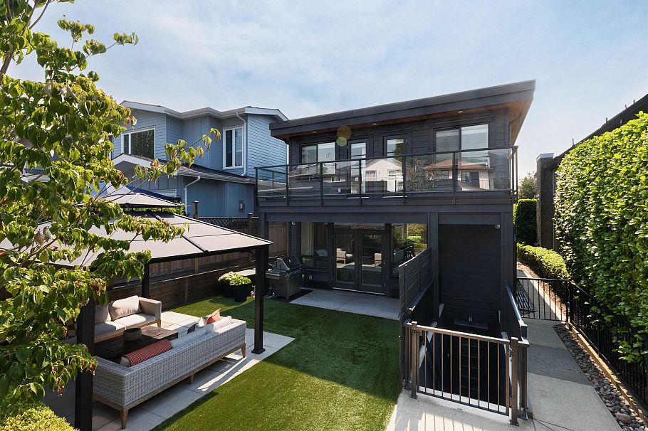 238 E 19th Street North Vancouver, BC - 23