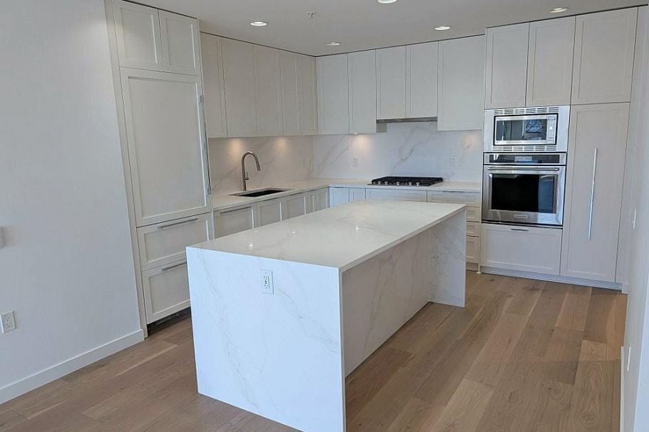102 3873 Cates Landing Way North Vancouver, BC - 2