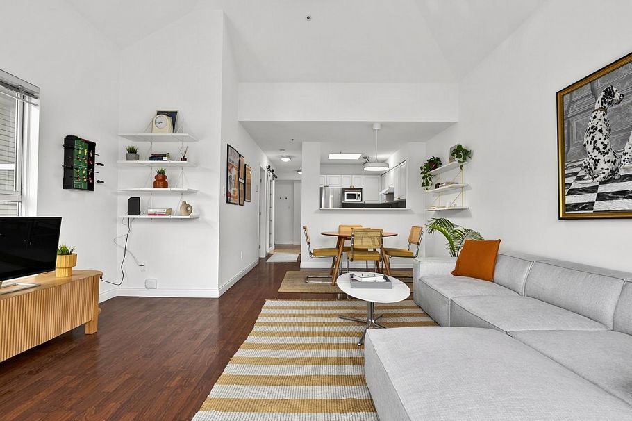 417 3480 Main Street Vancouver, BC - 3