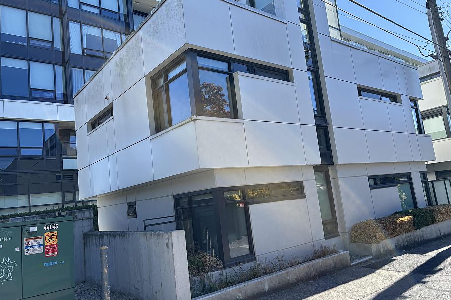 6303 Cambie Street Vancouver, BC - 1