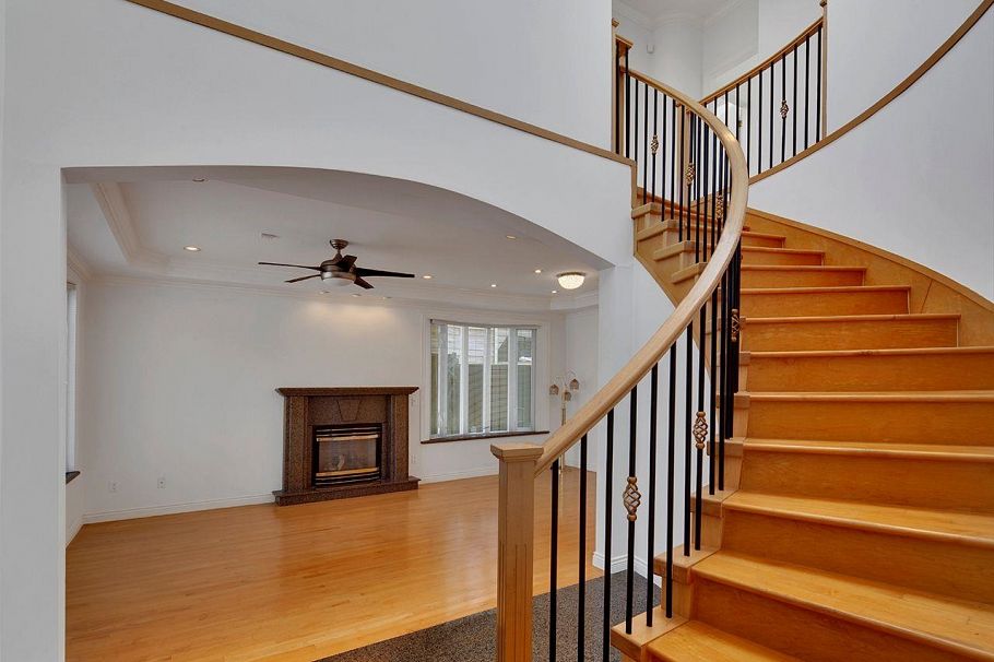 213 W 28th Street North Vancouver, BC - 12