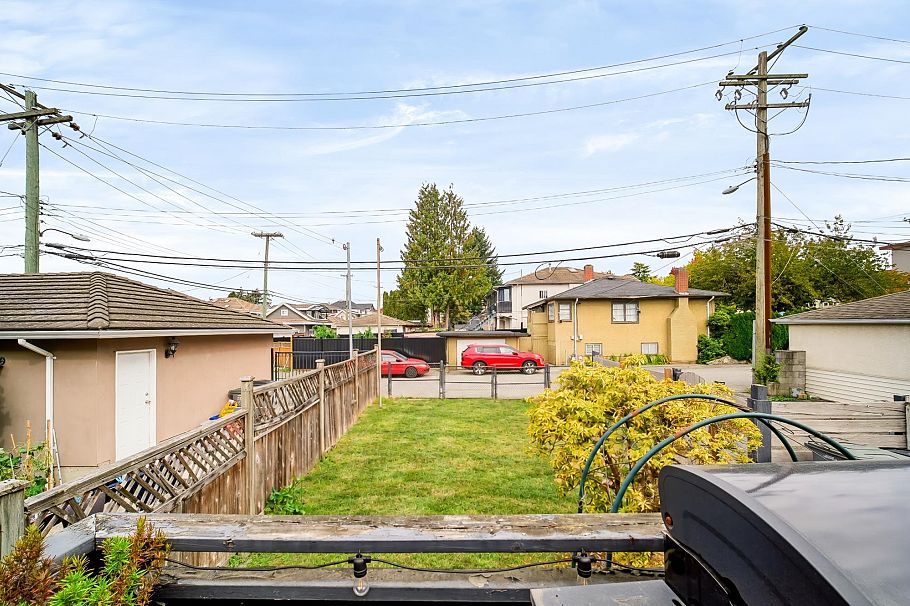 1685 E 55th Avenue Vancouver, BC - 26