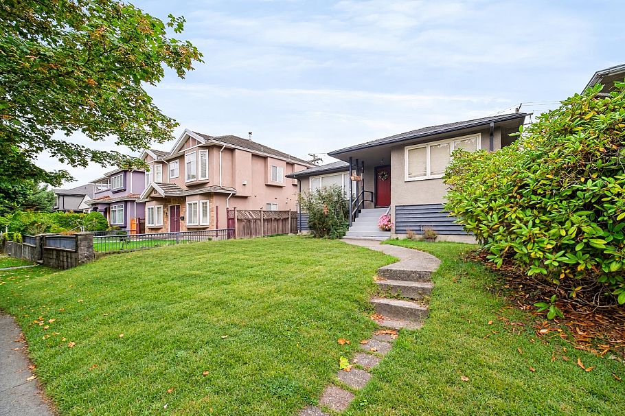 1685 E 55th Avenue Vancouver, BC - 34