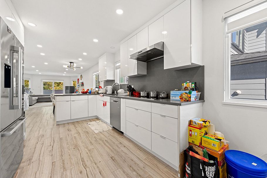 1070 E 40th Avenue Vancouver, BC - 13
