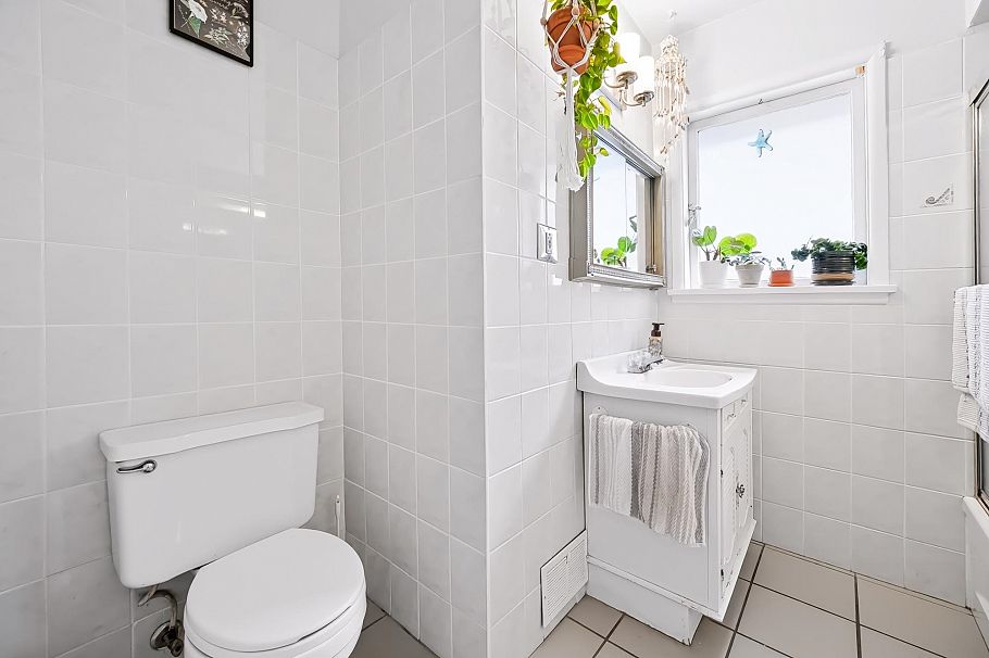 1685 E 55th Avenue Vancouver, BC - 14