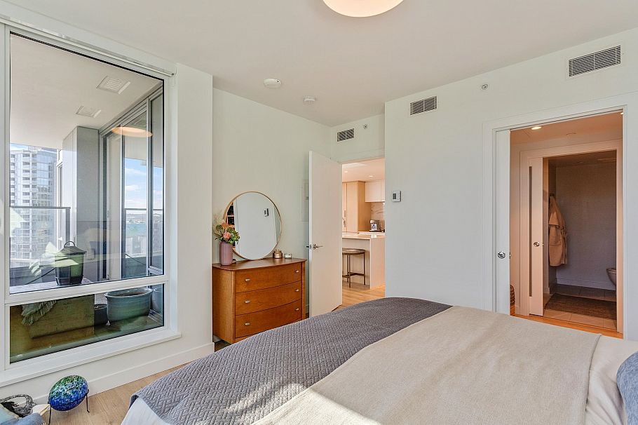 706 1500 Fern Street North Vancouver, BC - 17