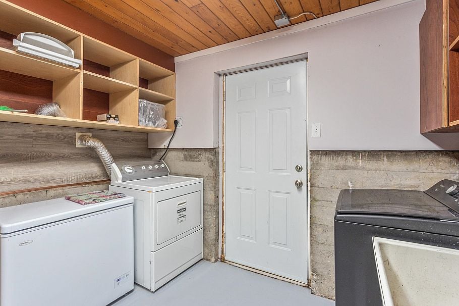 2370 Mountain Highway North Vancouver, BC - 38