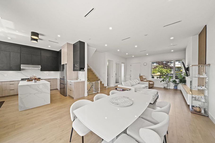 742 E 58th Avenue Vancouver, BC - 6