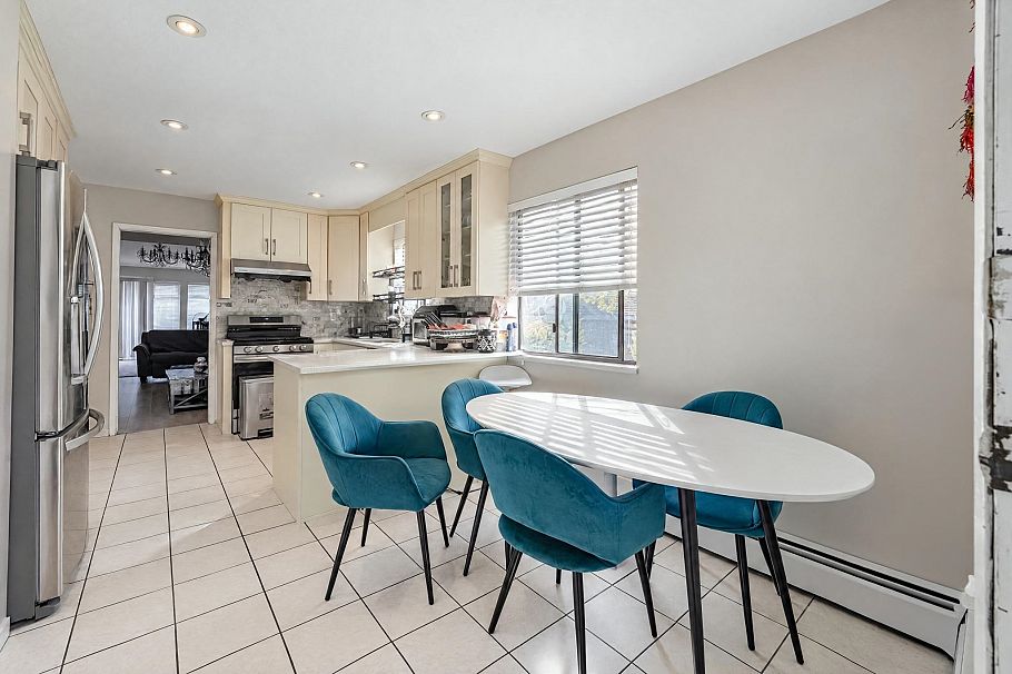 580 W 29th Street North Vancouver, BC - 11