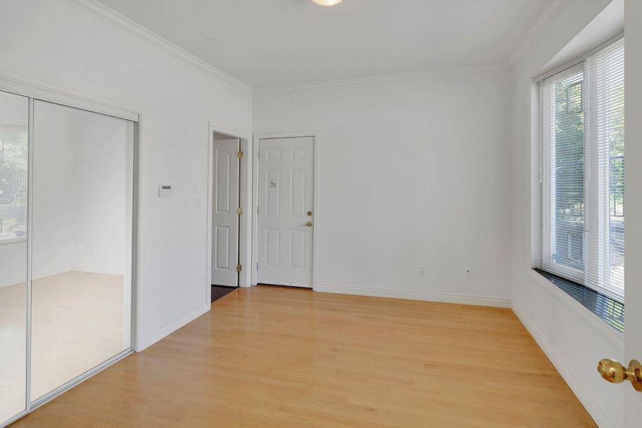 213 W 28th Street North Vancouver, BC - 7