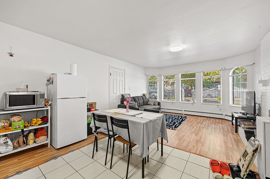 1070 E 40th Avenue Vancouver, BC - 27