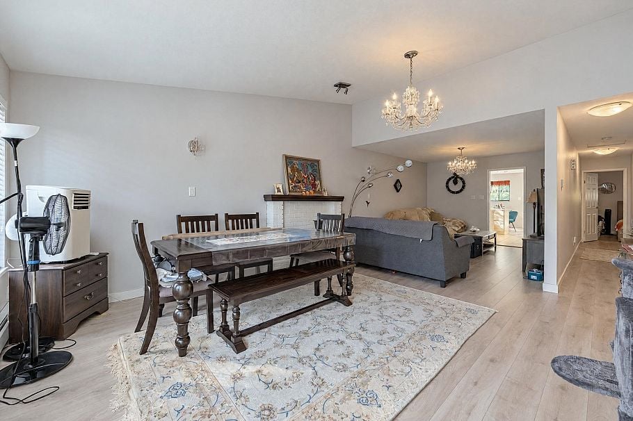 580 W 29th Street North Vancouver, BC - 4