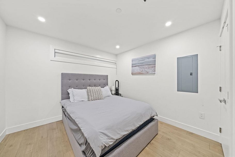 742 E 58th Avenue Vancouver, BC - 25