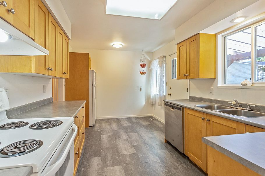 2370 Mountain Highway North Vancouver, BC - 10