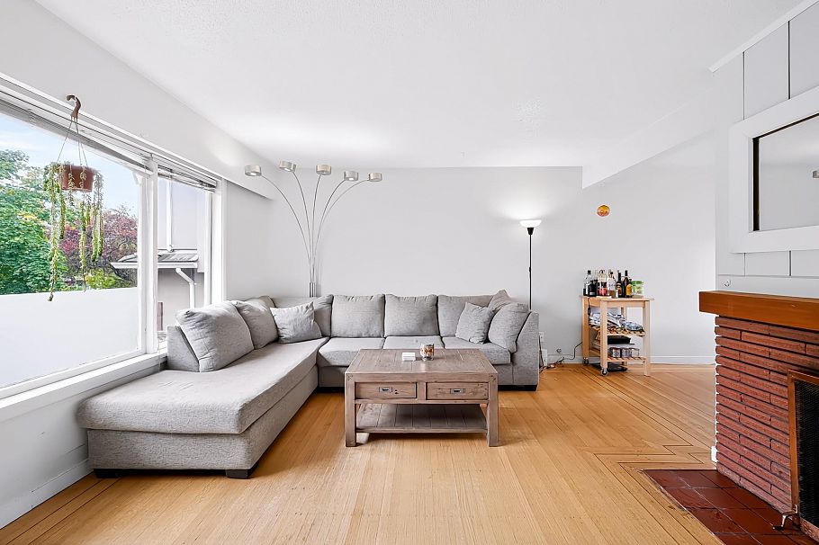 1685 E 55th Avenue Vancouver, BC - 3