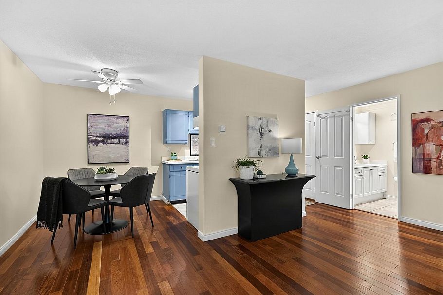 206 1717 13 Avenue Vancouver, BC - 9