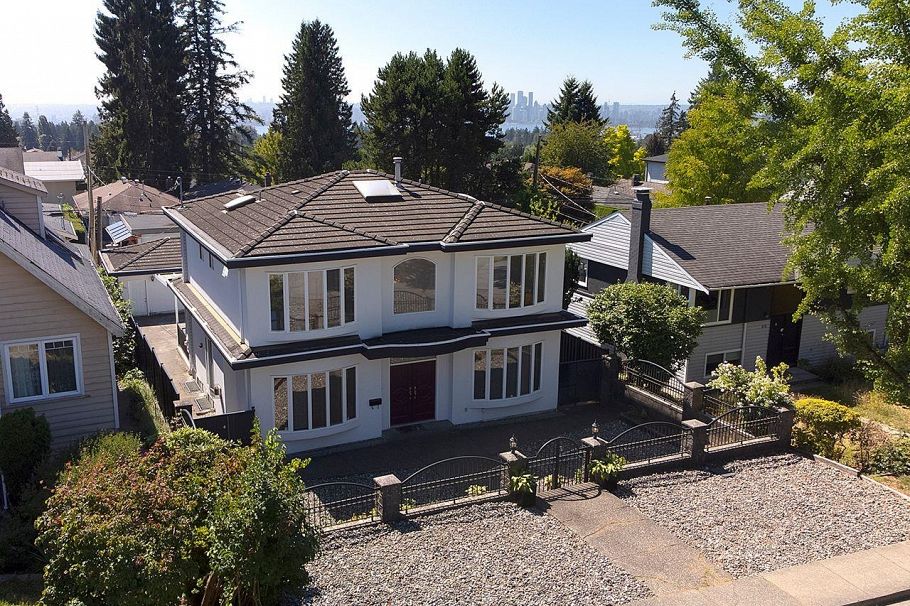 213 W 28th Street North Vancouver, BC - 32
