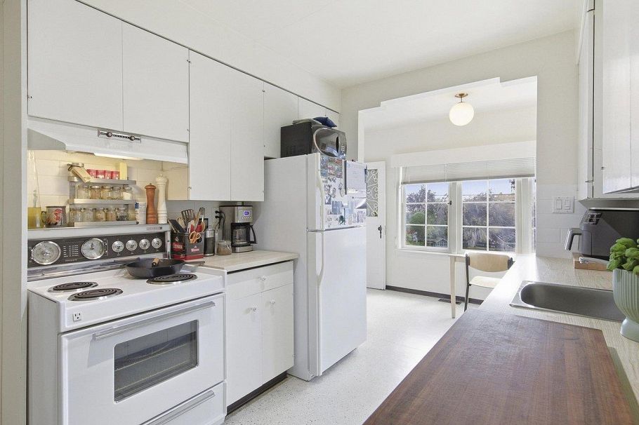 2506 W 15th Avenue Vancouver, BC - 10