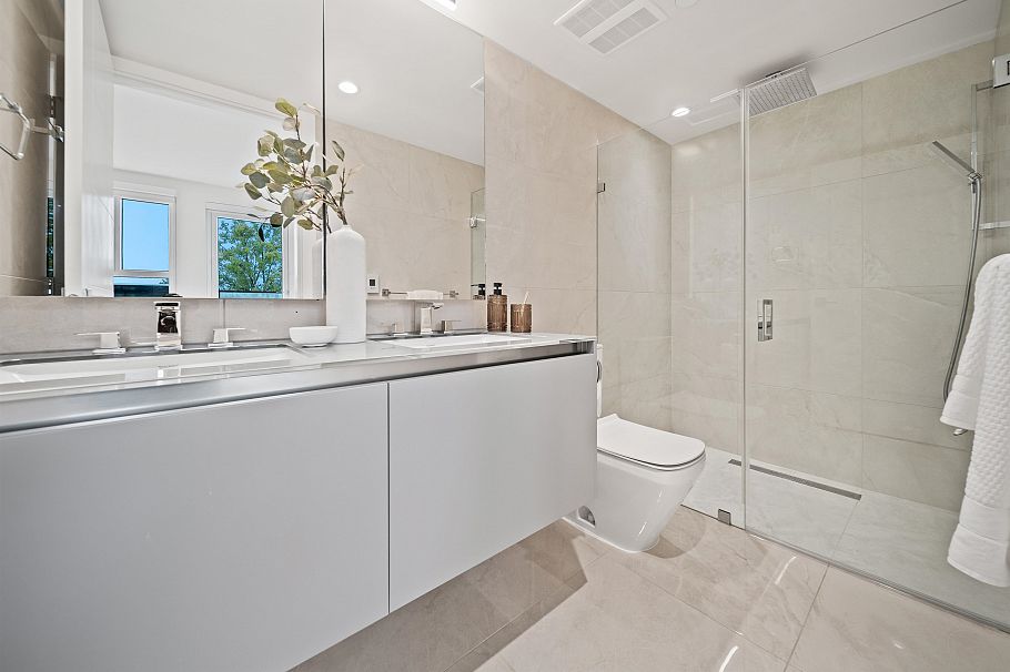 140 W Woodstock Avenue Vancouver, BC - 24