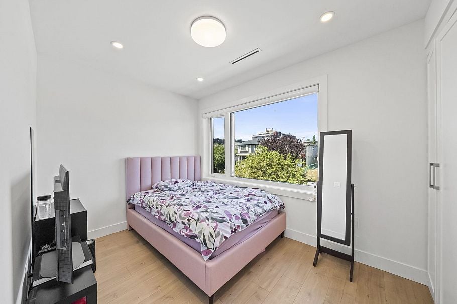 742 E 58th Avenue Vancouver, BC - 16