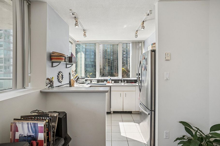 906 588 Broughton Street Vancouver, BC - 3