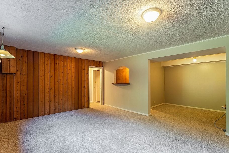 2370 Mountain Highway North Vancouver, BC - 25