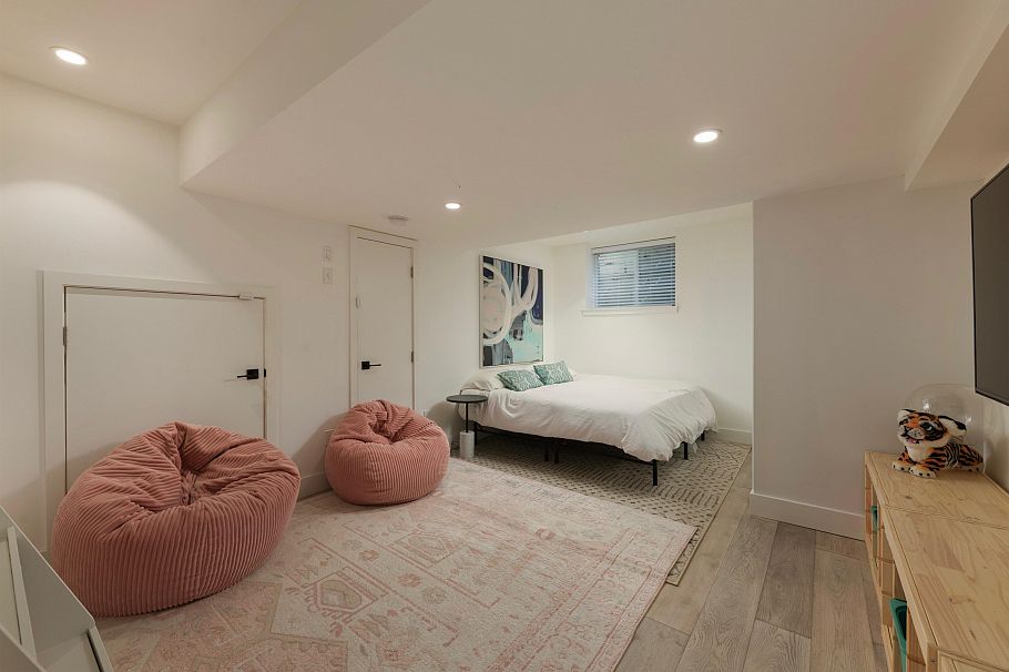 238 E 19th Street North Vancouver, BC - 21