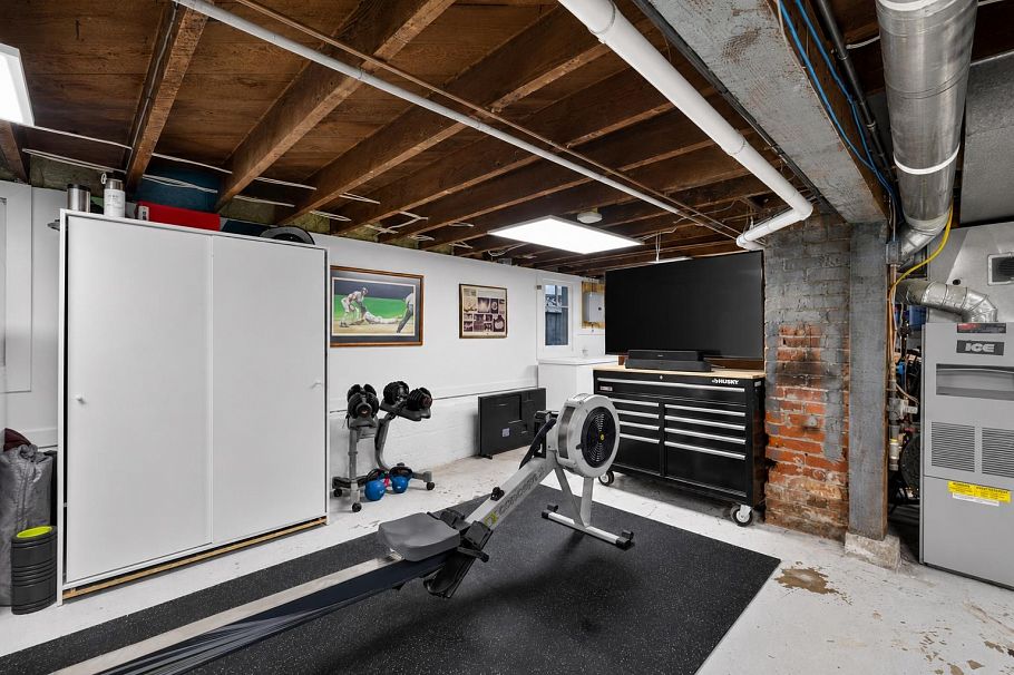 565 E 45th Avenue Vancouver, BC - 24