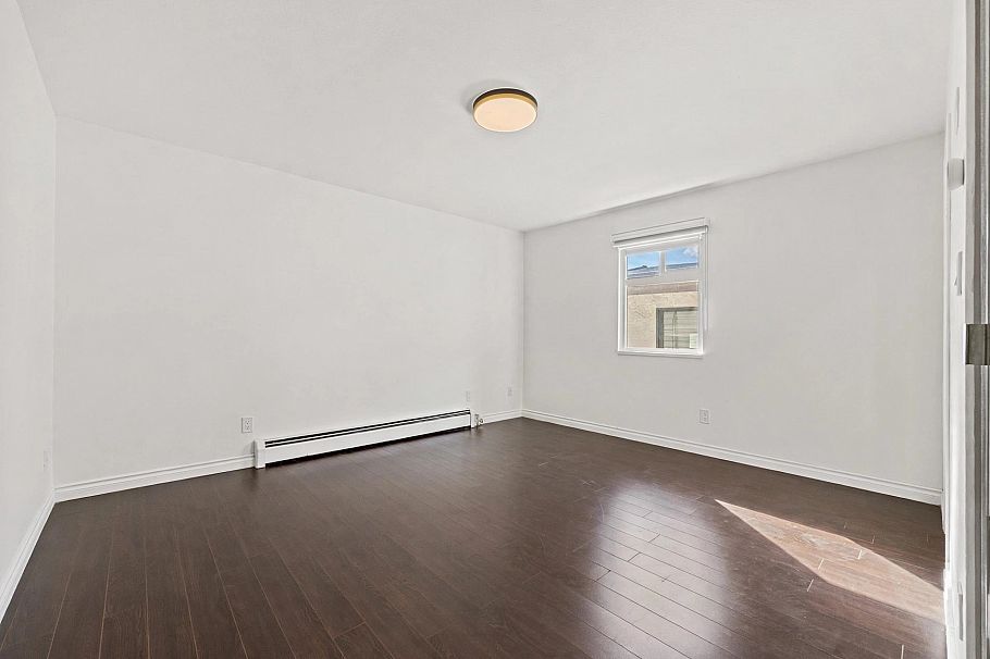 1070 E 40th Avenue Vancouver, BC - 22