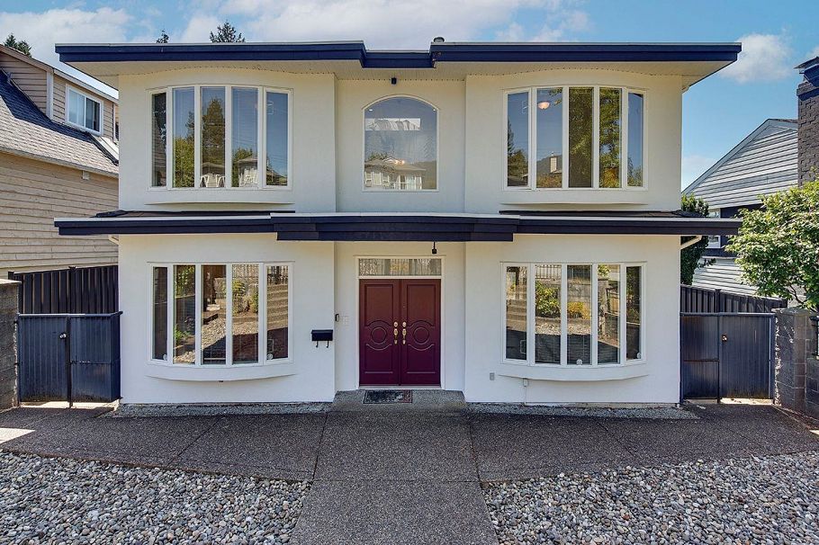 213 W 28th Street North Vancouver, BC - 35