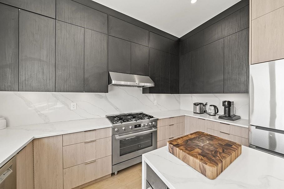742 E 58th Avenue Vancouver, BC - 8