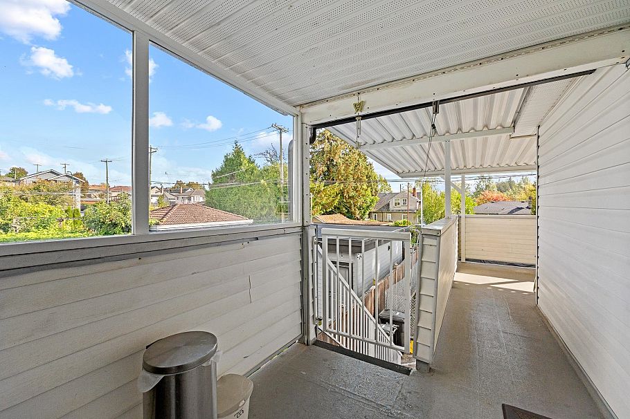 1070 E 40th Avenue Vancouver, BC - 18