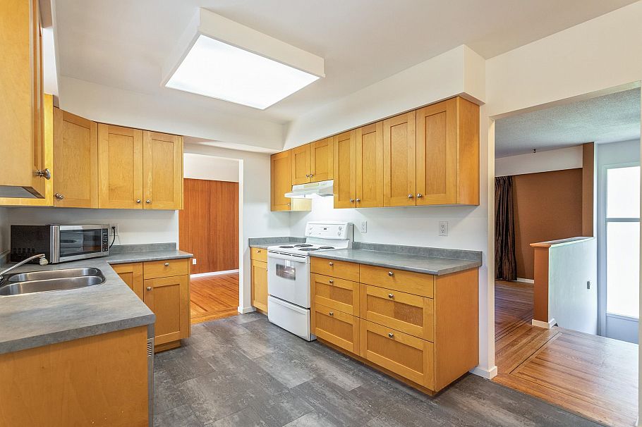 2370 Mountain Highway North Vancouver, BC - 9