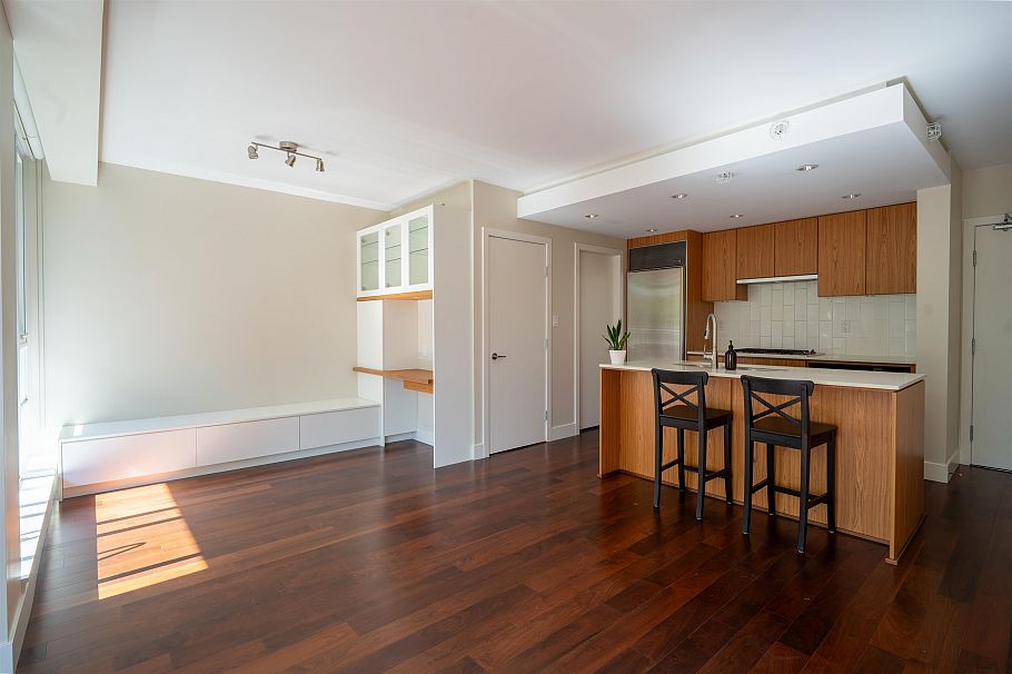 504 1675 W 8 Avenue Vancouver, BC - 2